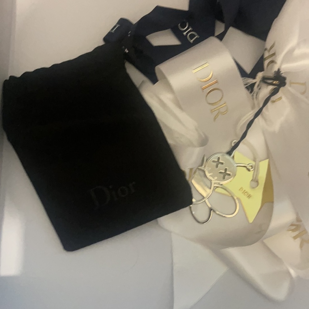DIOR x KAWS keychain string - Picture 5 of 6